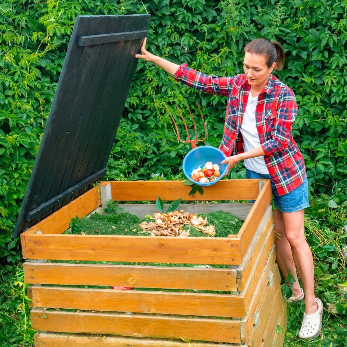 Bio-Waste Bin: Turn Kitchen Scraps into Garden Gold 